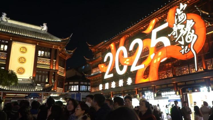 新華視點丨2025入境游火熱開局，老外打卡“中國年”